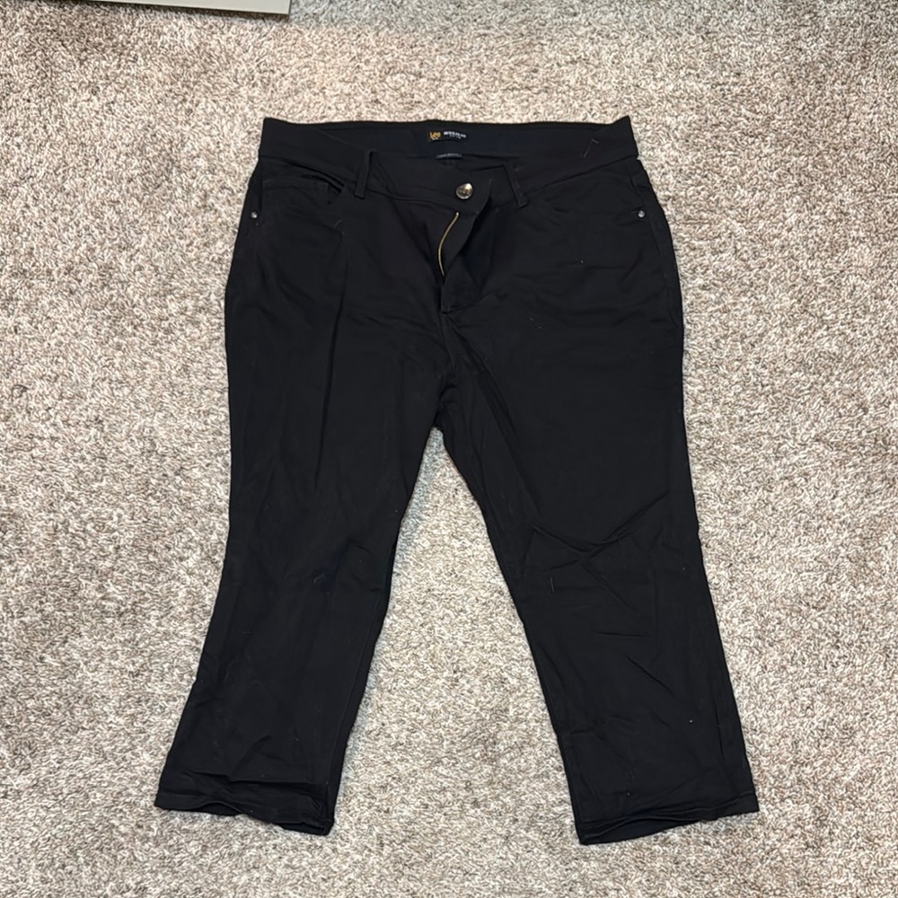 Lee Plus Black Mid Rise Capris